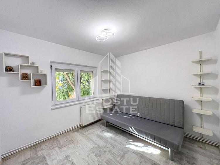 Apartament cu 4 camere decomandat, mobilat în Torontalului