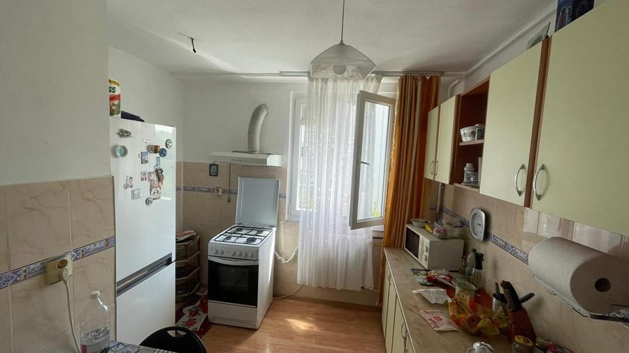 Apartament cu 3 camere decomandat în Drumul Taberei