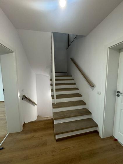 Casă cu 4 camere cu Teren 300 Mp în Săcălaz