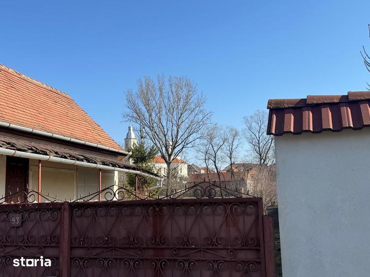 Casă cu 3 camere cu Teren 1200 Mp în Central
