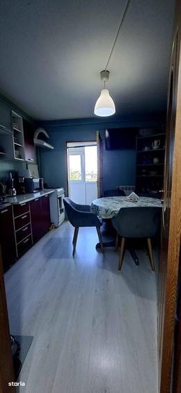 Apartament cu 3 camere decomandat în Prundu