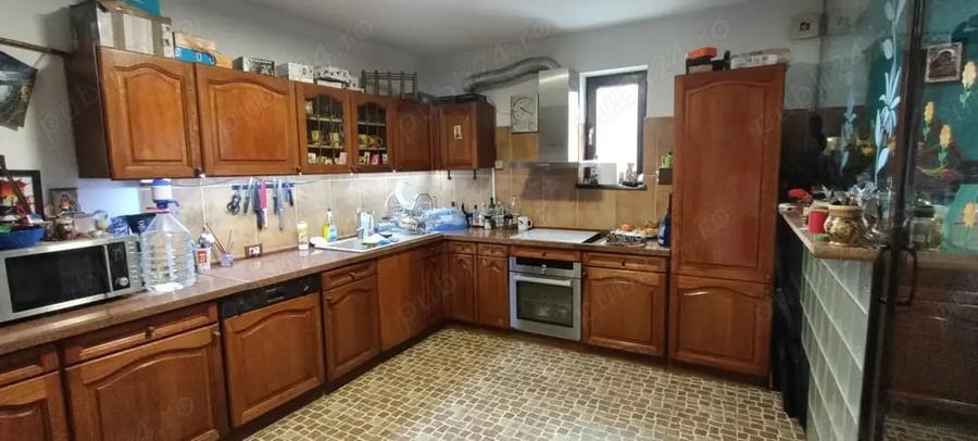 Casă cu 6 camere cu Teren 402 Mp în Central