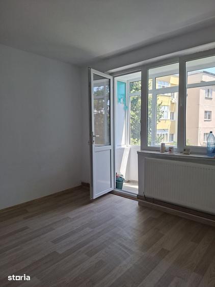 Apartament cu 3 camere semidecomandat în George Enescu