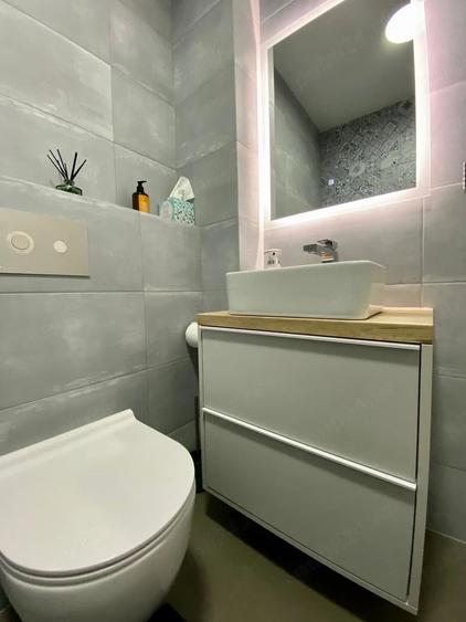 Apartament cu 3 camere decomandat în Florești