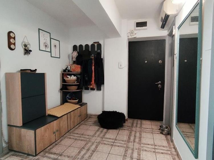 Apartament cu 3 camere decomandat în Mofleni