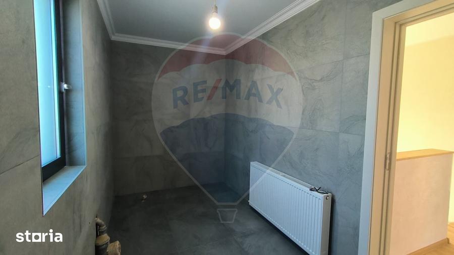 Casă cu 4 camere cu Teren 321 Mp în Port