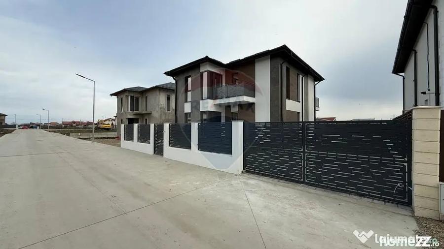 Casă cu 4 camere cu Teren 330 Mp în Obor