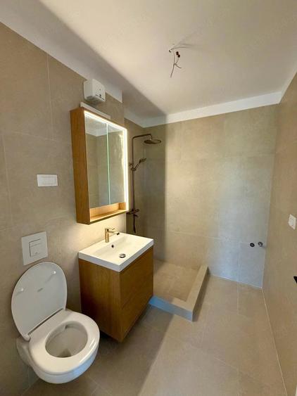 Apartament cu 3 camere decomandat în Aviației