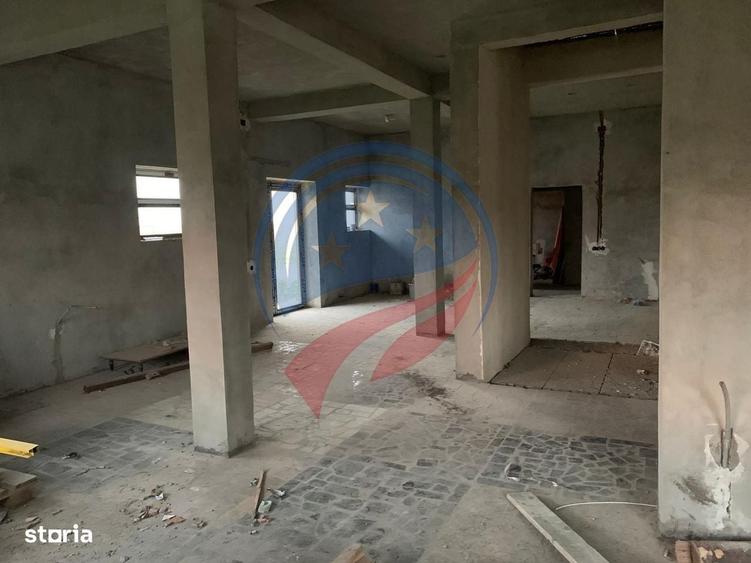 Spațiu comercial, de 1,037 mp, în Coșoveni