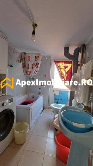 Casă individuală cu 15 camere cu Canalizare în Apărătorii Patriei