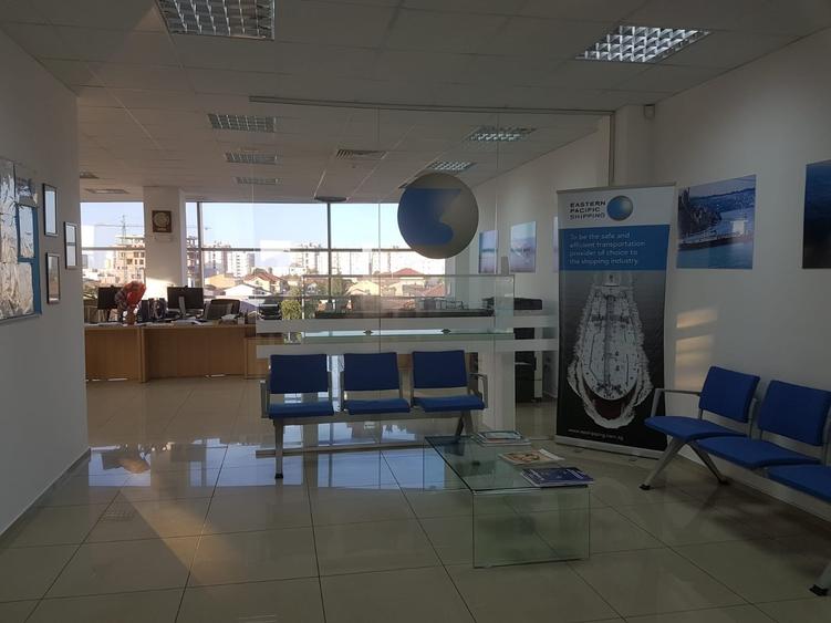 Birou, de 241 mp, în Central