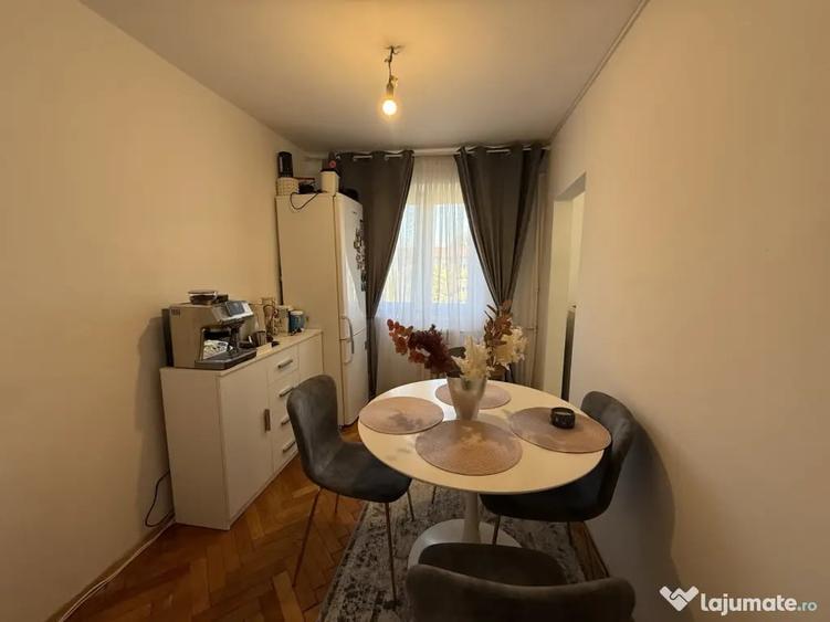 Apartament cu 4 camere semidecomandat în Șagului