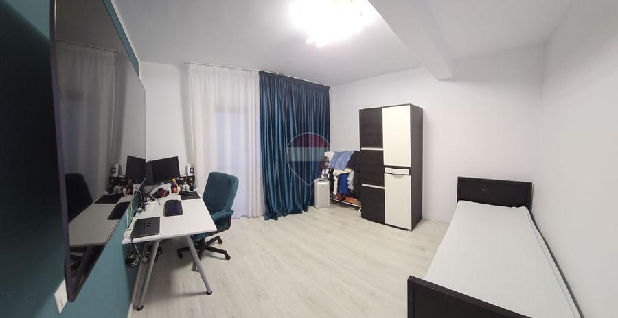 Casă individuală cu 4 camere cu Teren 270 Mp în Est