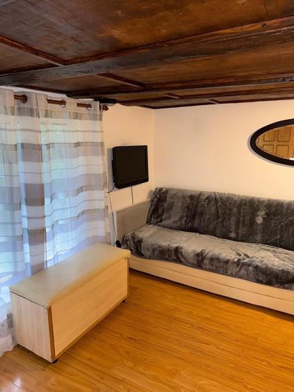 Casă cu 2 camere cu Teren 10800 Mp în Central
