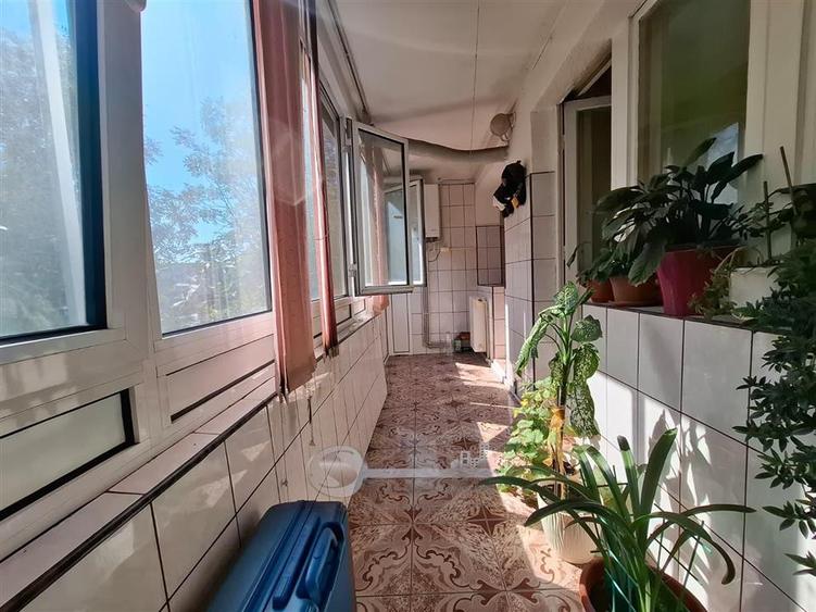 Apartament cu 2 camere decomandat, mobilat în Podu Roș