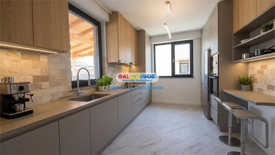 Apartament cu 5 camere decomandat în Mihai Bravu