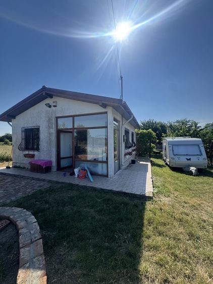 Casă cu 3 camere cu Teren 1000 Mp în Tuzla