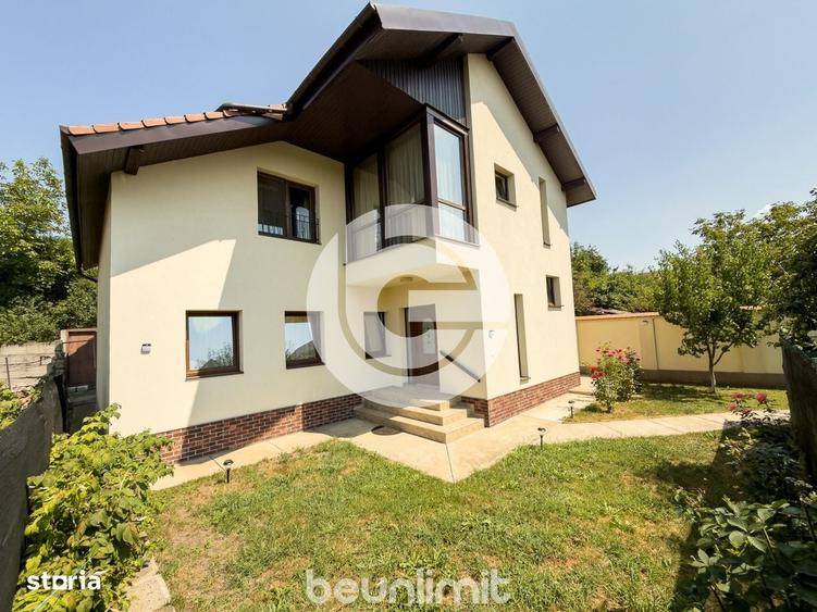 Casă cu 4 camere decomandat în Trei Stejari