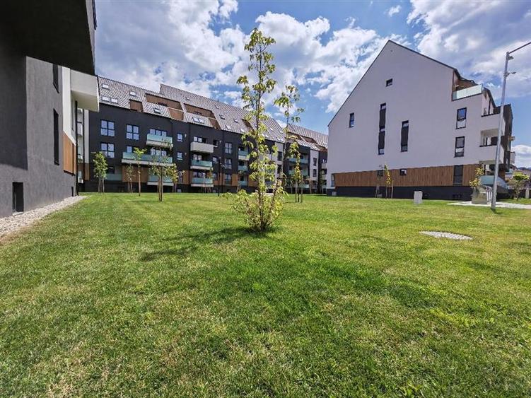 Apartament cu 2 camere decomandat, mobilat în Tractorul
