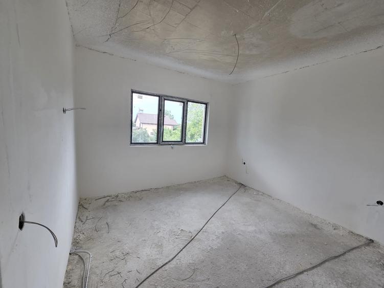 Casă cu 6 camere cu Teren 615 Mp în Vernești