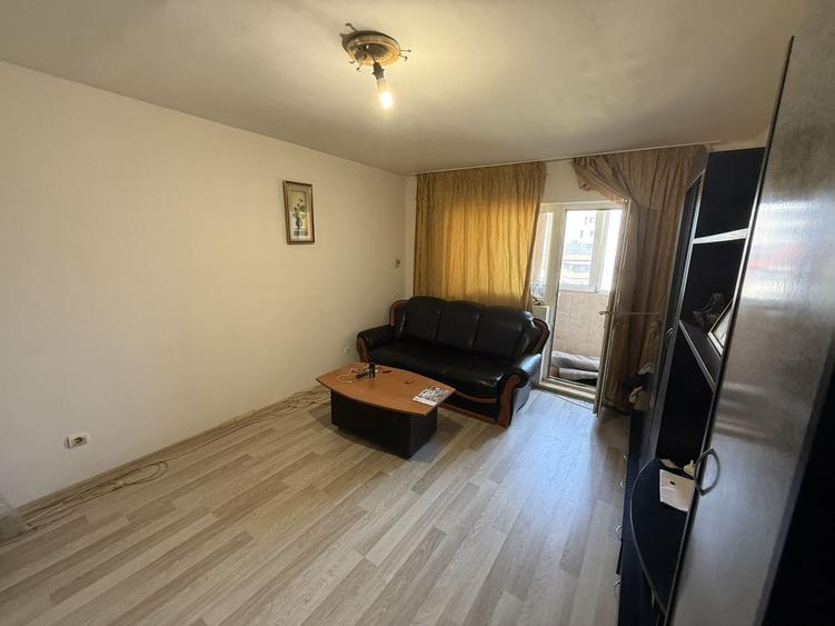 Apartament cu 3 camere decomandat, mobilat în Tomis Nord