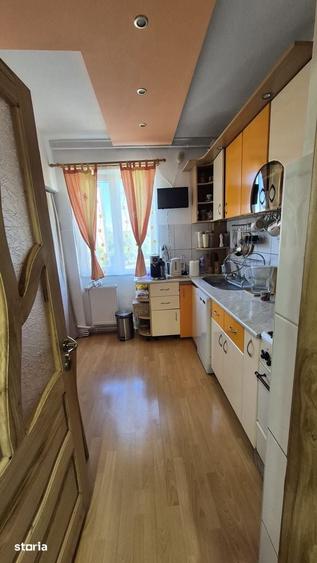 Apartament cu 3 camere decomandat în Săsar