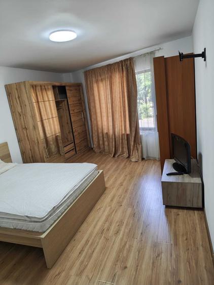 Apartament cu 3 camere decomandat în Exterior Vest