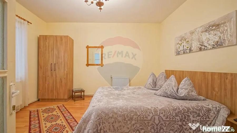 Casă cu 8 camere cu Teren 485 Mp în Central