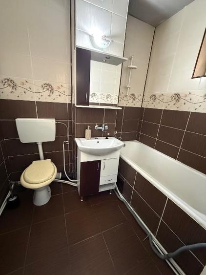 Apartament cu 3 camere decomandat, mobilat în Central