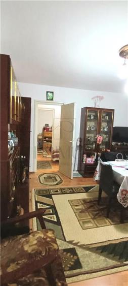 Apartament cu 2 camere semidecomandat, mobilat în Dâmbovița