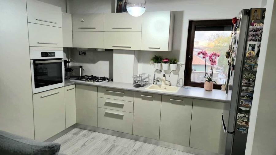 Apartament cu 3 camere decomandat, mobilat în Exterior Vest