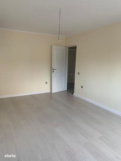 Apartament cu 3 camere decomandat în Girocului