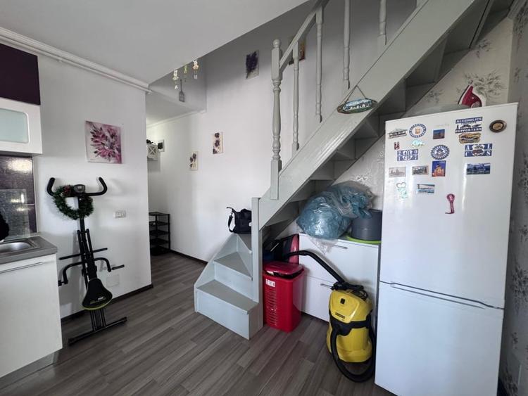 Apartament cu 3 camere decomandat, mobilat în Poarta 6