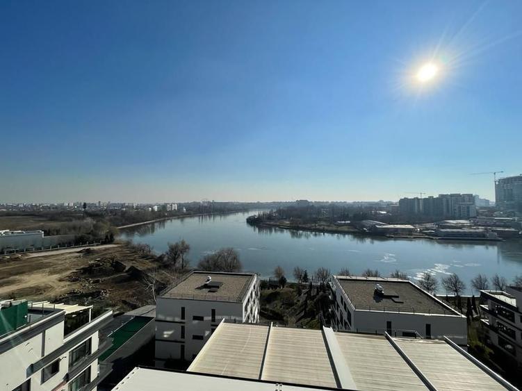 Penthouse cu 5 camere semidecomandat în Barbu Văcărescu