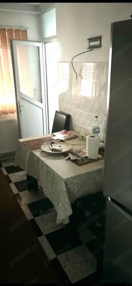 Apartament cu 2 camere decomandat în Broșteni