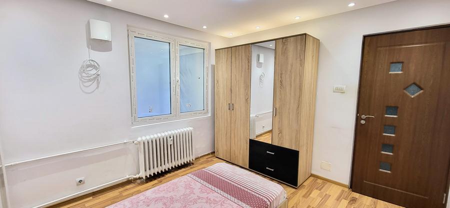 Apartament cu 3 camere decomandat în Dristor