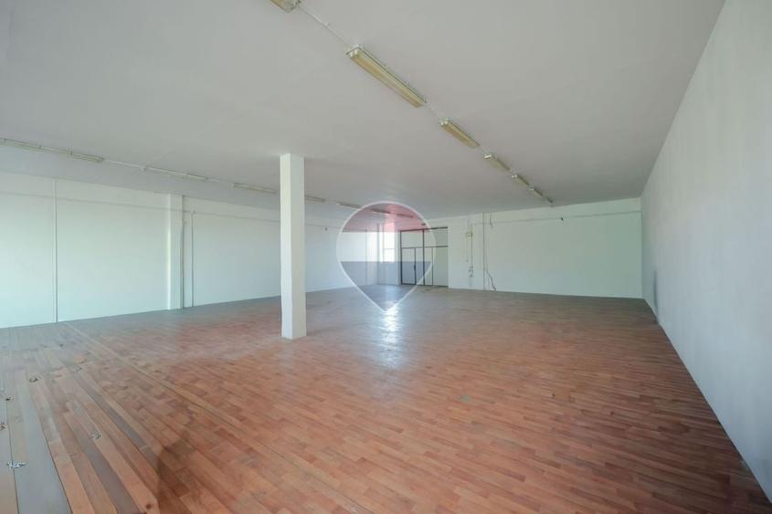 Spațiu industrial, de 479 mp, în Central