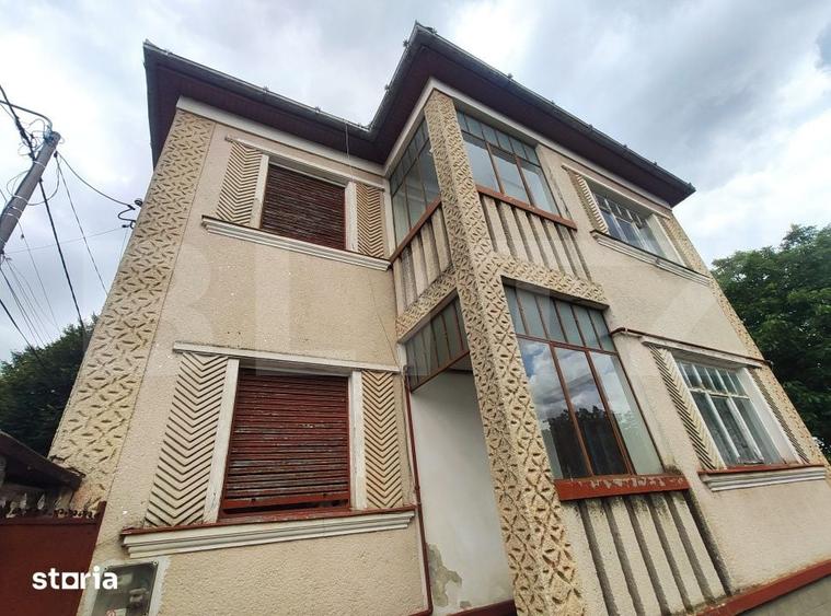 Casă cu 4 camere cu Teren 1100 Mp în Central