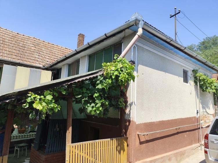 Casă cu 4 camere în Băgău