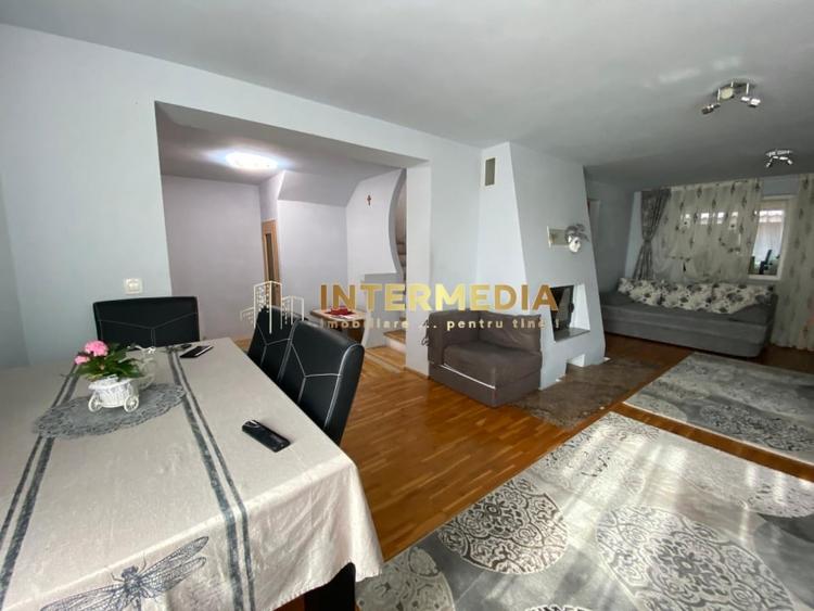 Casă individuală cu 5 camere cu Canalizare în Cetate