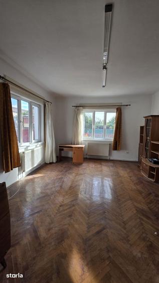 Casa de 3 camere, 130 mp., curte si gradina in zona Micro 1 - 8