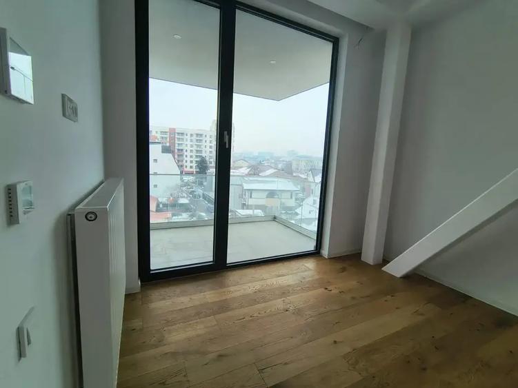 Apartament cu 4 camere decomandat în Aviației