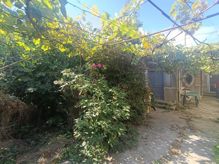 Casă individuală cu 4 camere cu Canalizare în Km 4-5