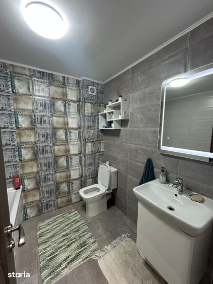 Apartament cu 3 camere decomandat în Rediu