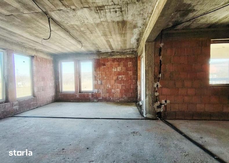 Casă cu 5 camere cu Teren 1843 Mp în Jucu