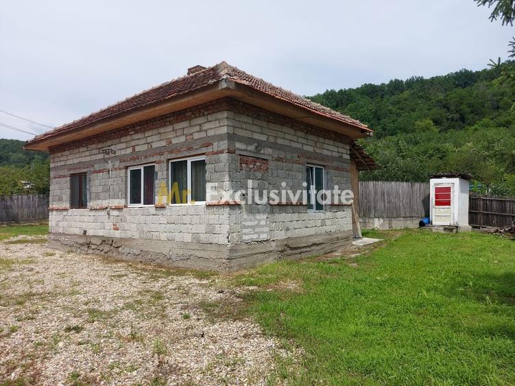 Casă cu 4 camere cu Teren 405 Mp în Bascov