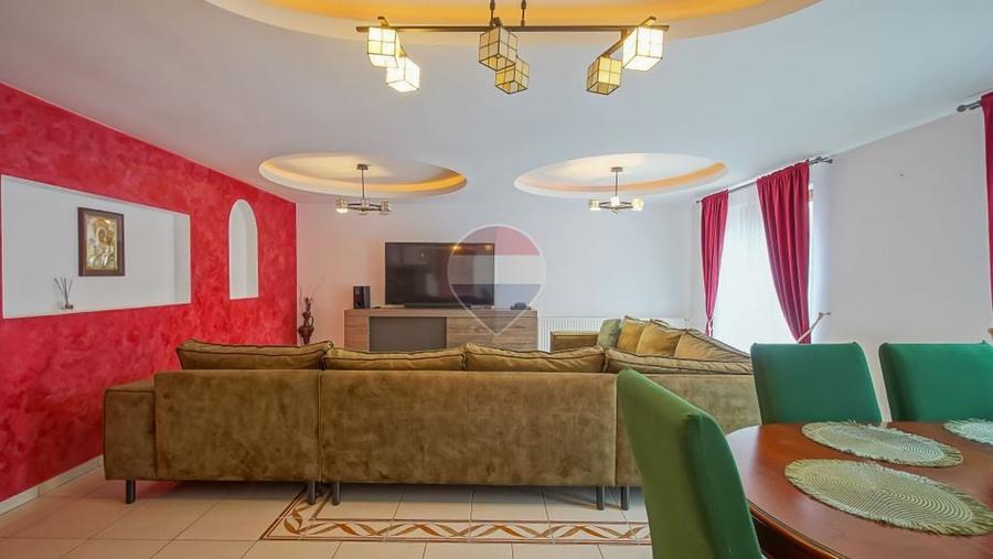 Casă cu 5 camere cu Teren 300 Mp în Central