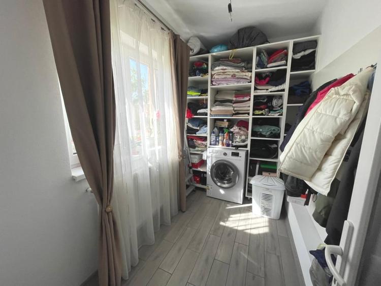Casă individuală cu 6 camere cu Canalizare în Bărăbanț