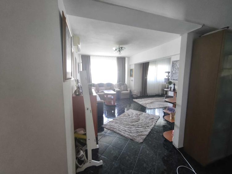Apartament cu 4 camere decomandat în Militari