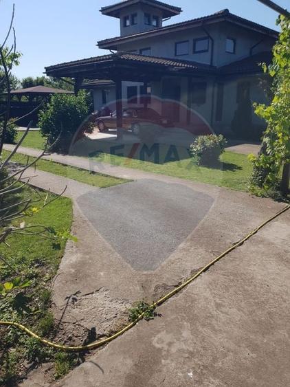 Casă individuală cu 7 camere cu Teren 1461 Mp în Vadu Anei